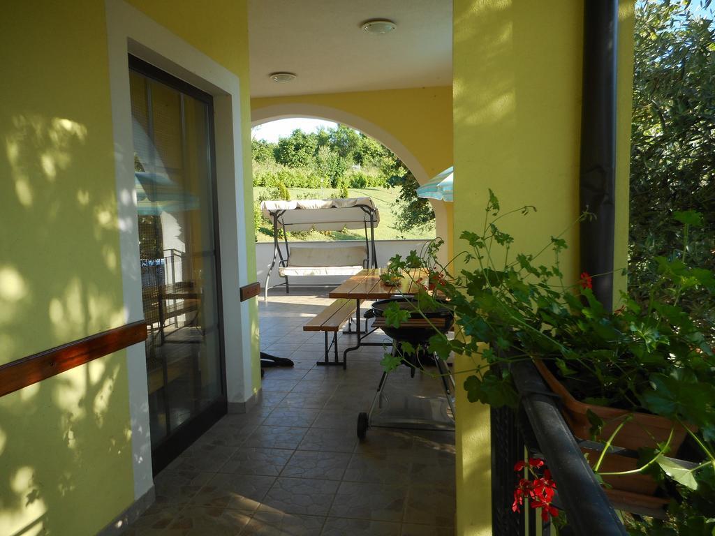 Apartments Sterna Groznjan Bilik gambar